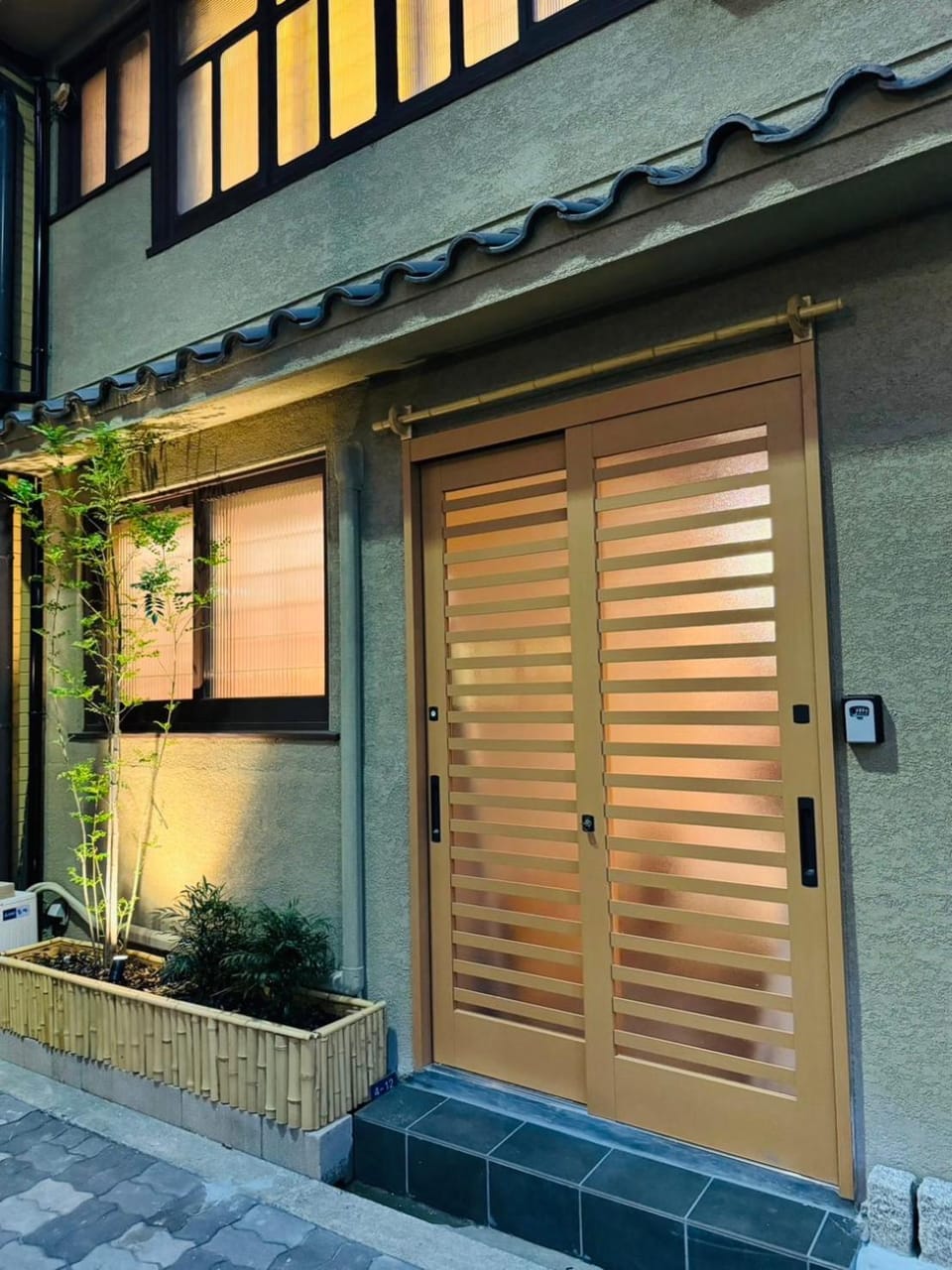 Facade/entrance