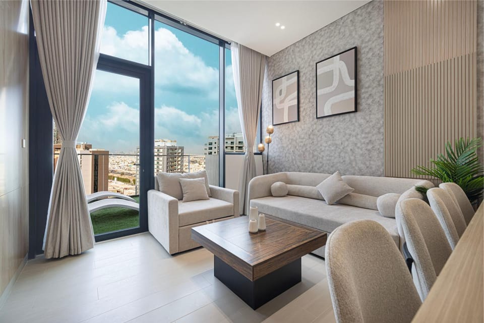 Iconic Binghatti Royale! Private Pool in Your Balcony! 5 Star Amenities! Apartment in Dubai