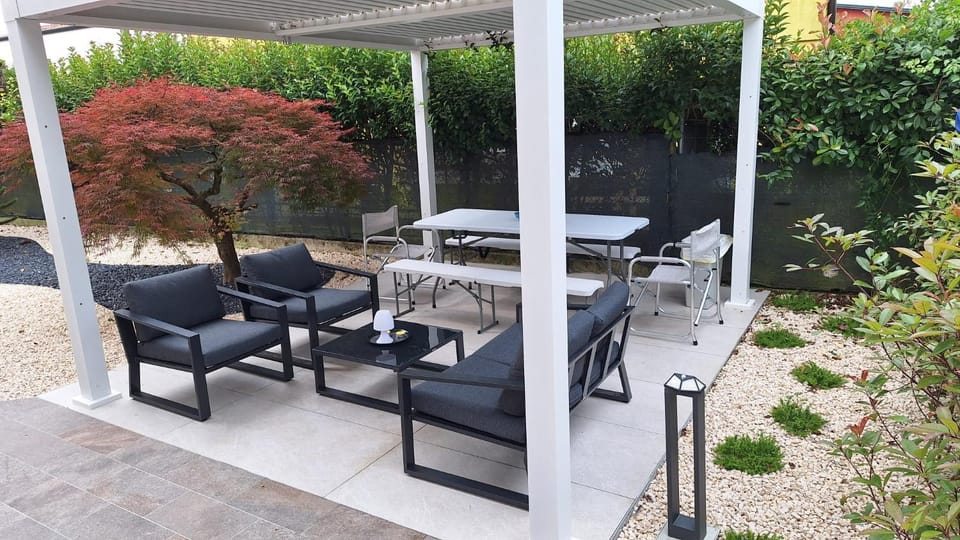 Patio, Spring, Garden, Seating area, Dining area