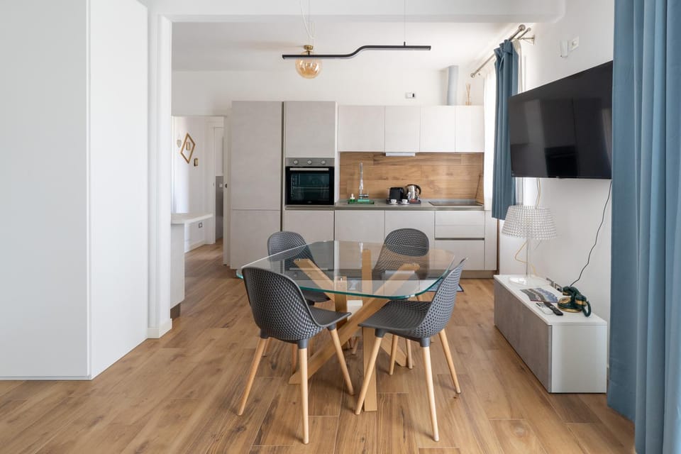 TV and multimedia, Kitchen or kitchenette, Dining area, oven, pet friendly, stove