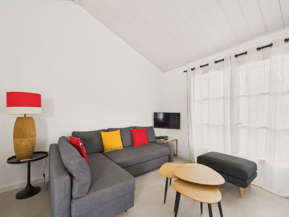 Communal lounge/ TV room, Living room