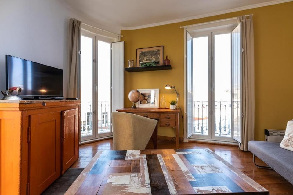 Family Central Lisbon Apartment near Metro sleeps 8 Apartment in Lisbon