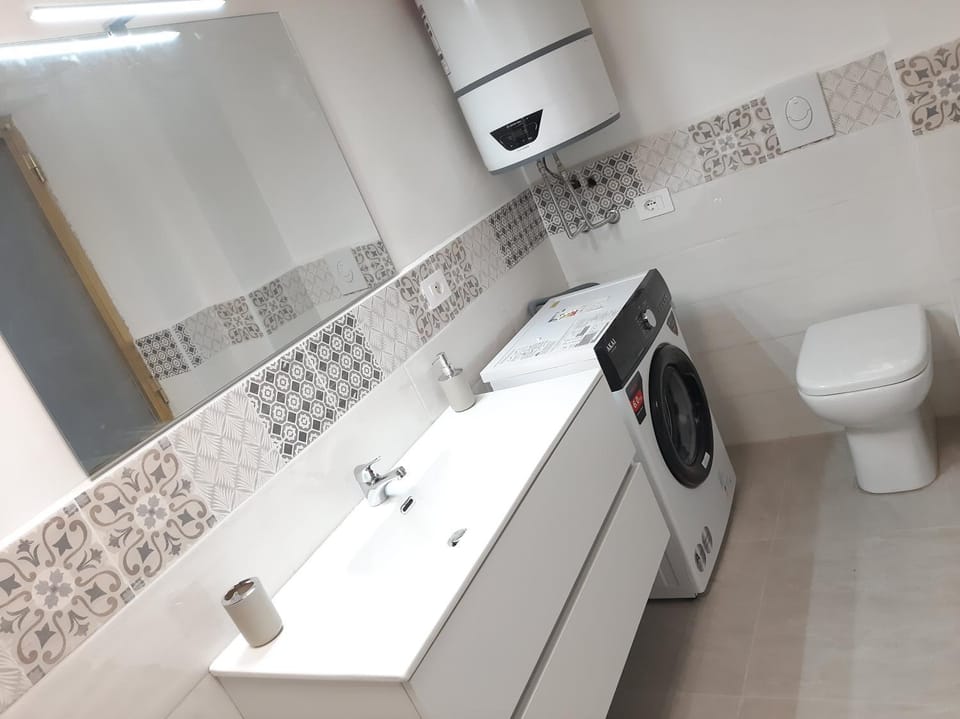 Toilet, Bathroom, washing machine