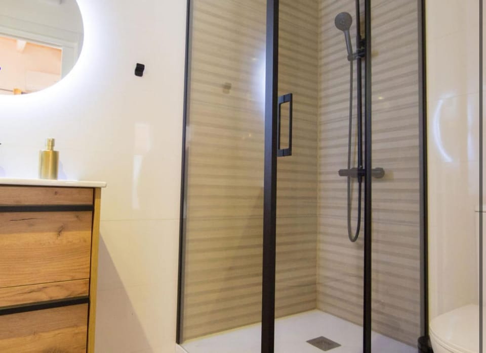 Habitación con baño privado plus 10 Bed and Breakfast in Alicante