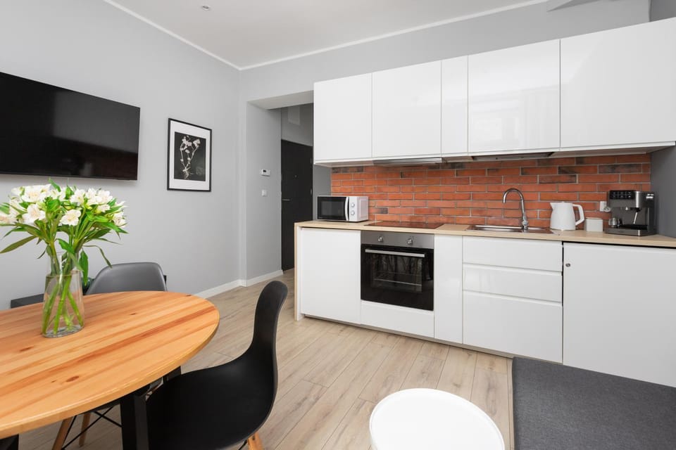 TV and multimedia, Coffee/tea facilities, Kitchen or kitchenette, Living room, Seating area, Dining area, oven, stove