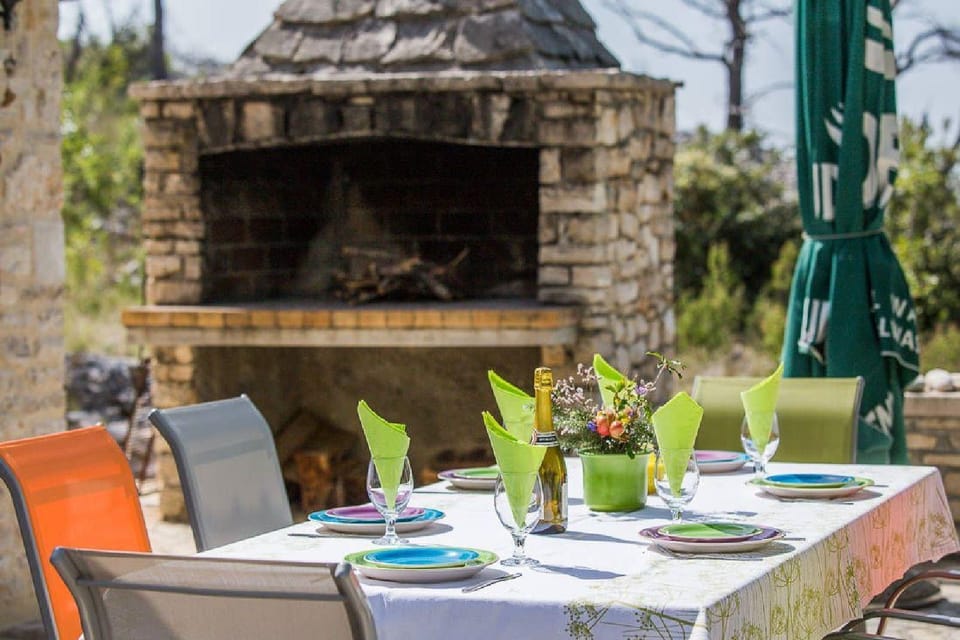 Patio, BBQ facilities