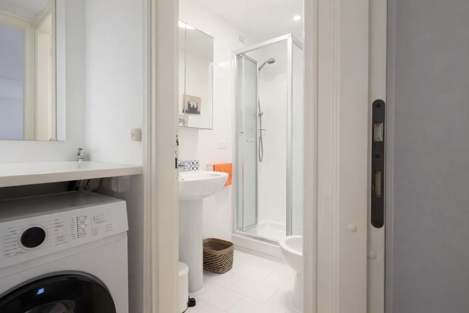 Shower, Bathroom, Bath, towels, washing machine, dryer