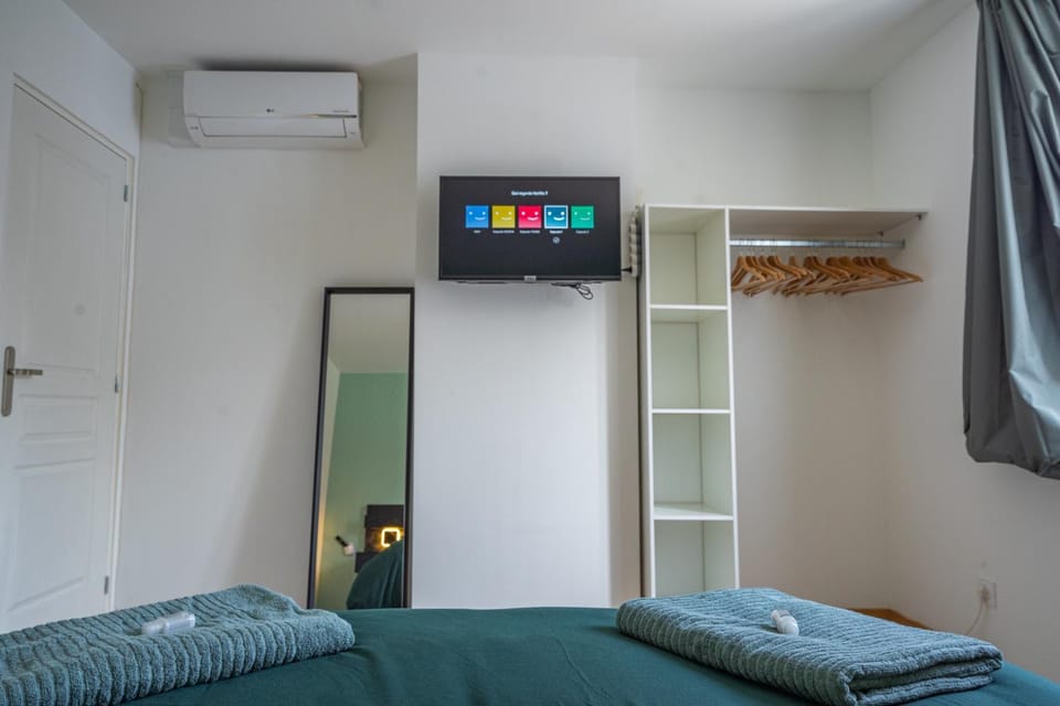 TV and multimedia, Bedroom, air conditioner
