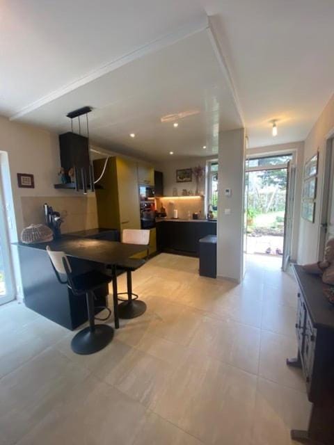 Kitchen or kitchenette, Dining area