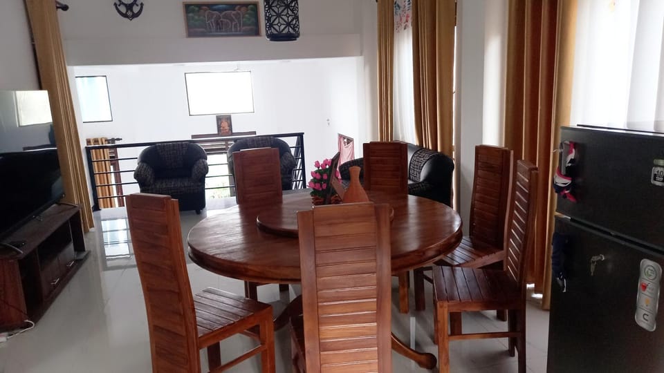 Communal lounge/ TV room, TV and multimedia, Living room, Dining area, Evening entertainment
