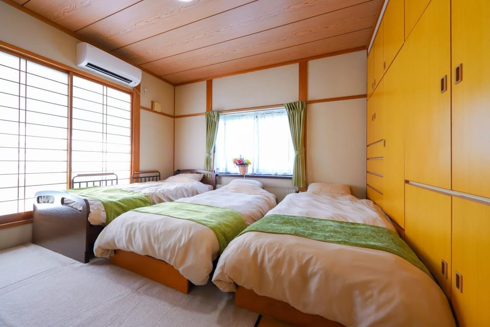 Bed, Photo of the whole room, Bedroom, air conditioner