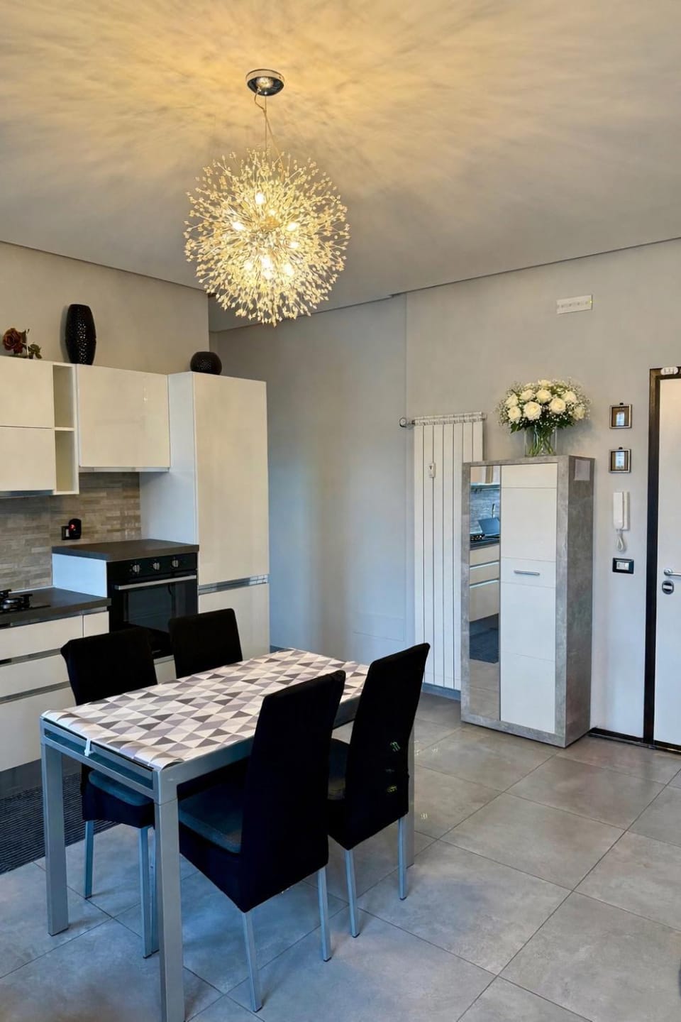 Kitchen or kitchenette, Dining area, oven, stove