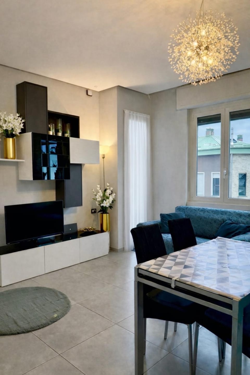 Communal lounge/ TV room, TV and multimedia, Living room, Seating area, Dining area, Evening entertainment