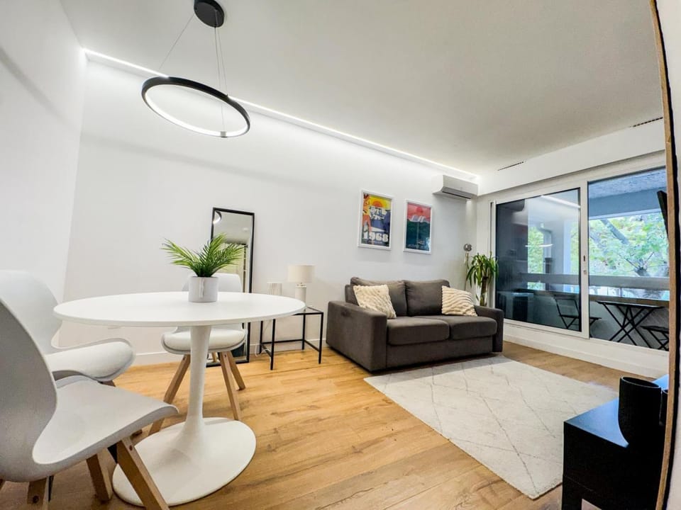Studio clim & terrasse - free parking - 100m de la mer Apartment in La Grande-Motte