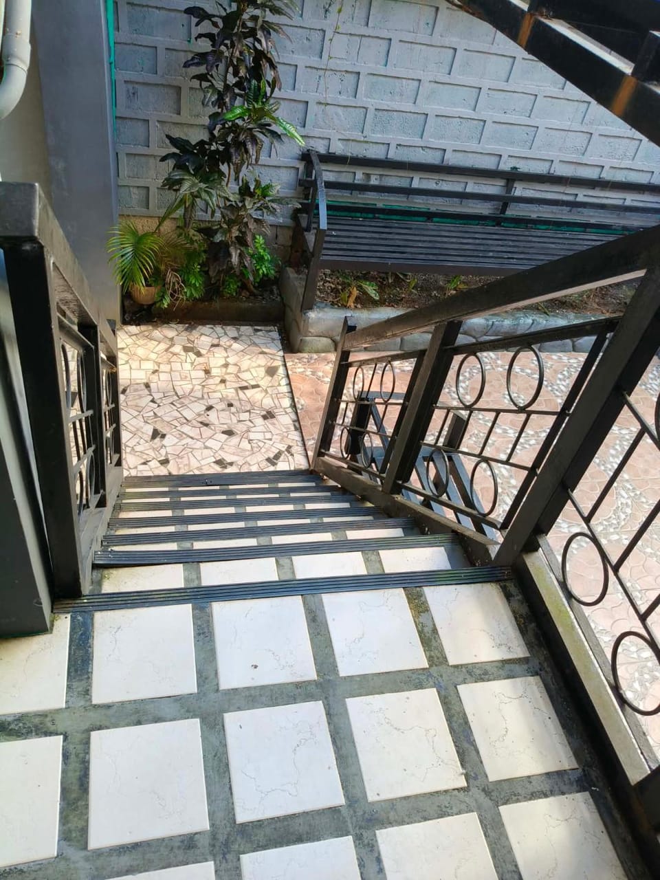 Maritonies Place Coron Bed and Breakfast in Coron