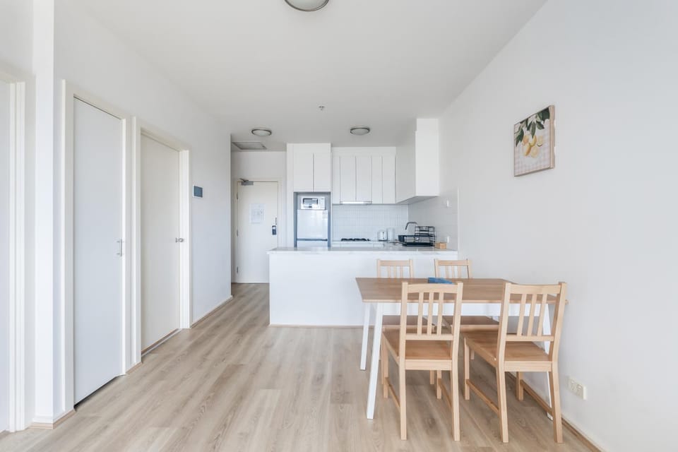 Kitchen or kitchenette, Dining area, oven, stove