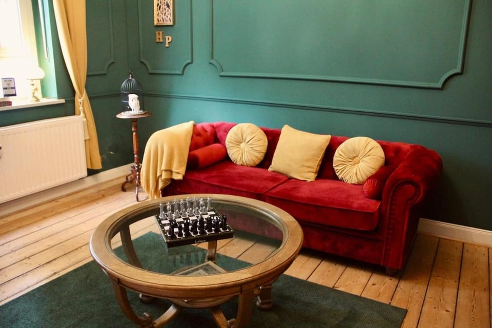 Living room, Seating area
