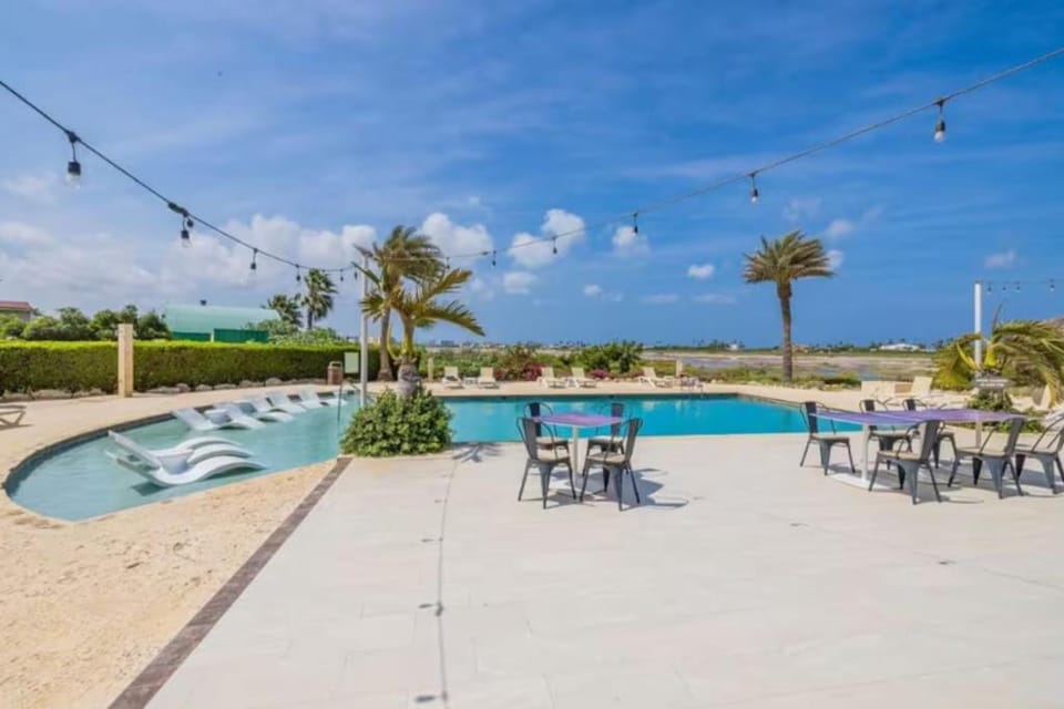 NearBeachHotels 3 Pools,Gym,TennisCourt,Security House in Noord