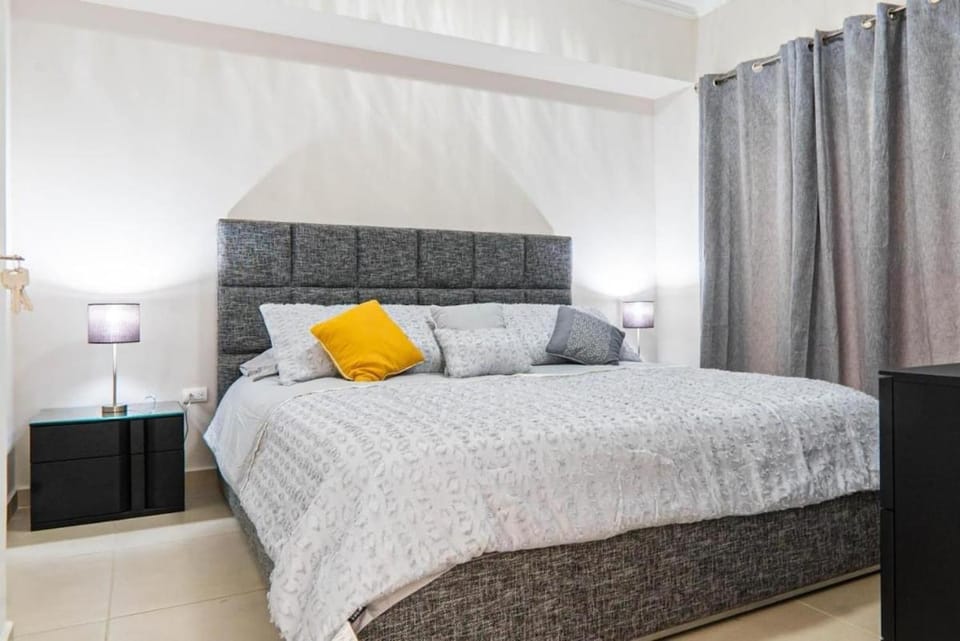 Near HotelBeaches 1st Floor Gold Coast Condo Bed and Breakfast in Noord