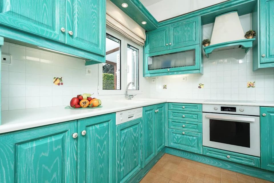Kitchen or kitchenette, dishwasher, oven, stove