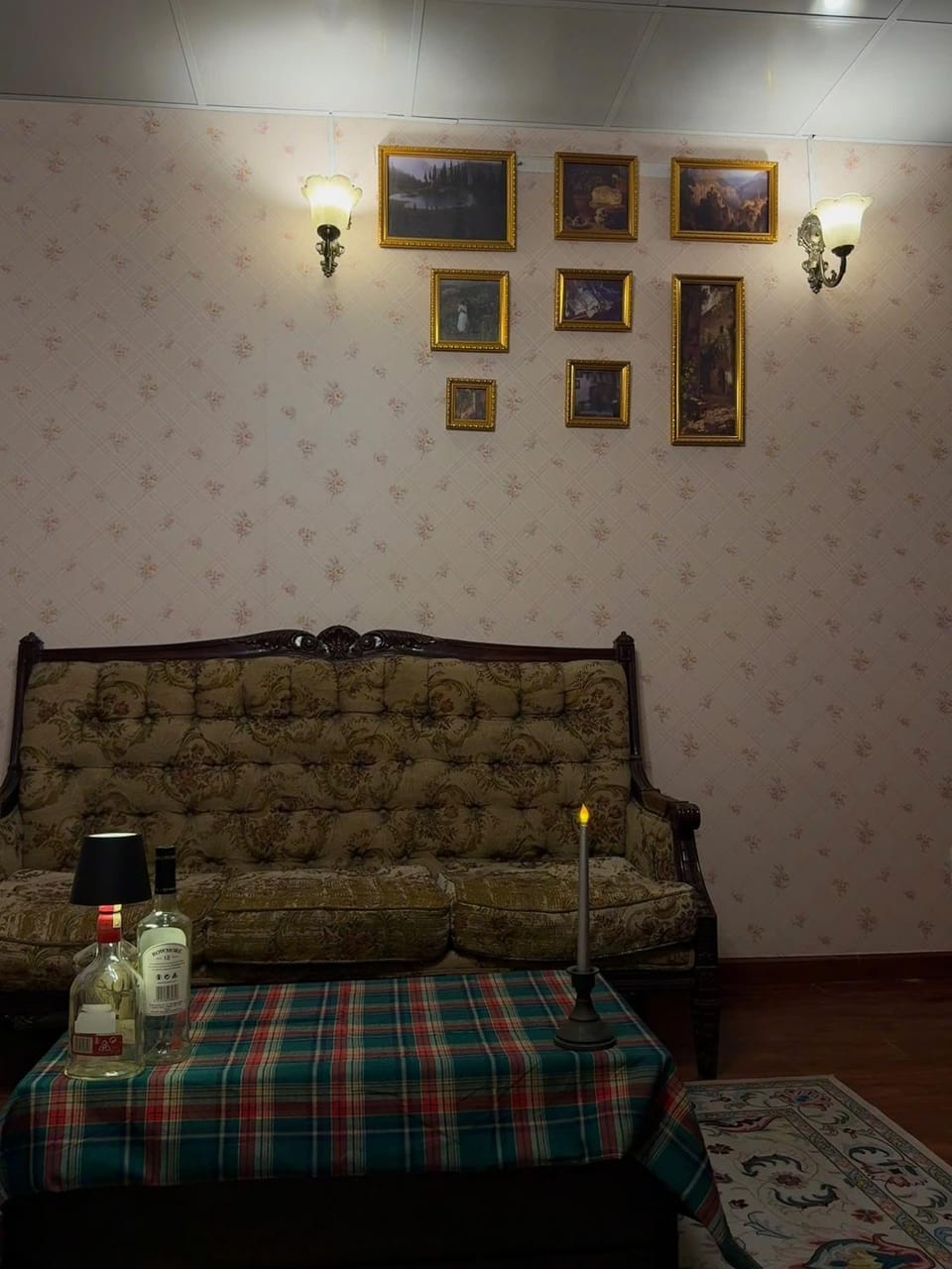Living room, Seating area