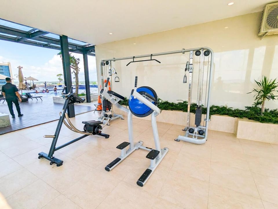 S&D 2103 studio for 3 pax netflix, pool, gym at Pollux Apartment in Riau Islands, Indonesia