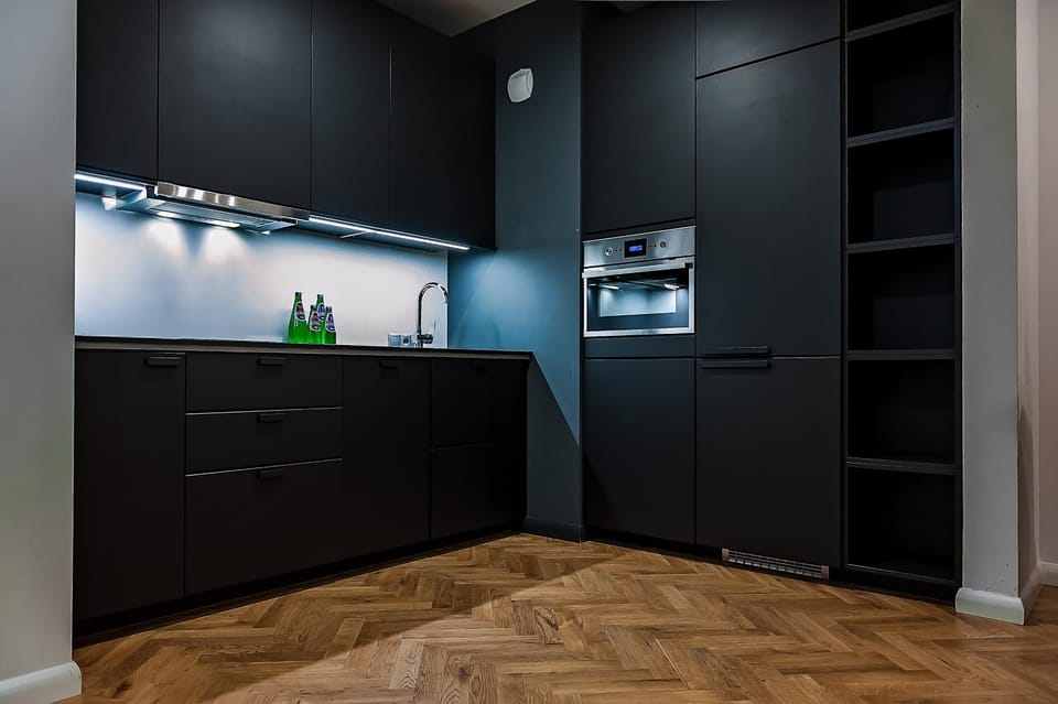 Kitchen or kitchenette, minibar