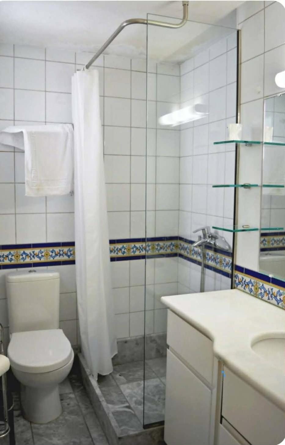 Shower, Toilet, Bathroom, towels