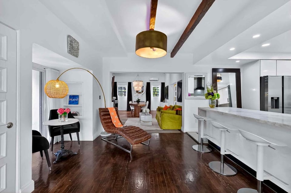 Living room, Seating area