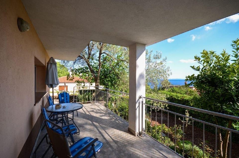 Balcony/Terrace, Seating area, Landmark view