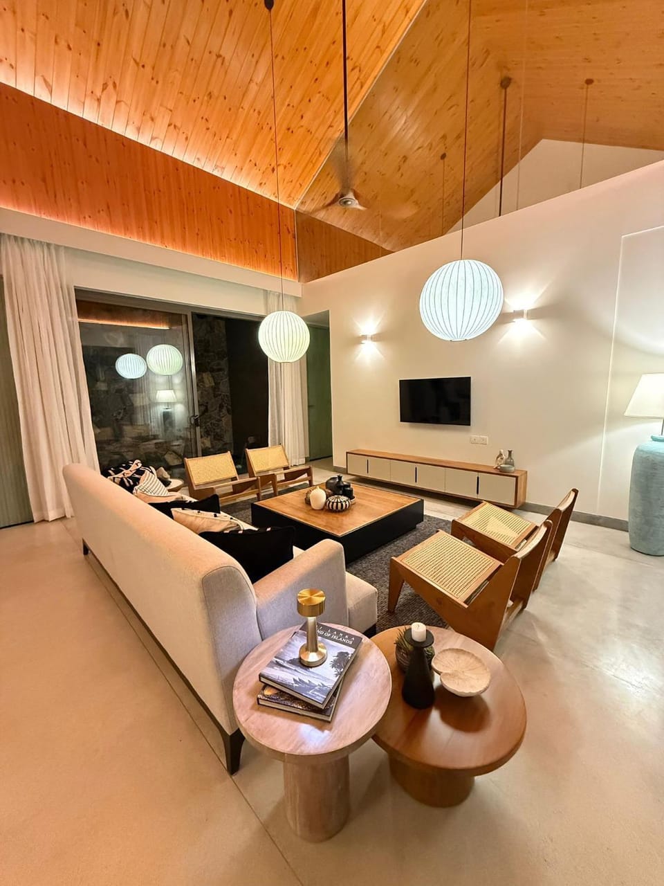 TV and multimedia, Seating area, Evening entertainment