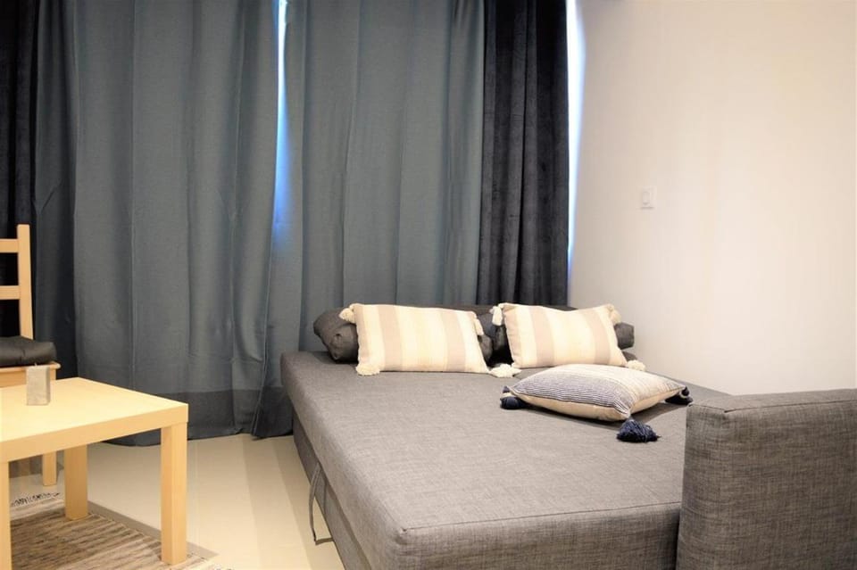 Bed, Seating area