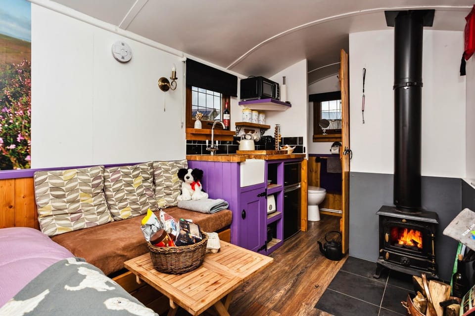 Communal lounge/ TV room, Kitchen or kitchenette, Living room, Seating area