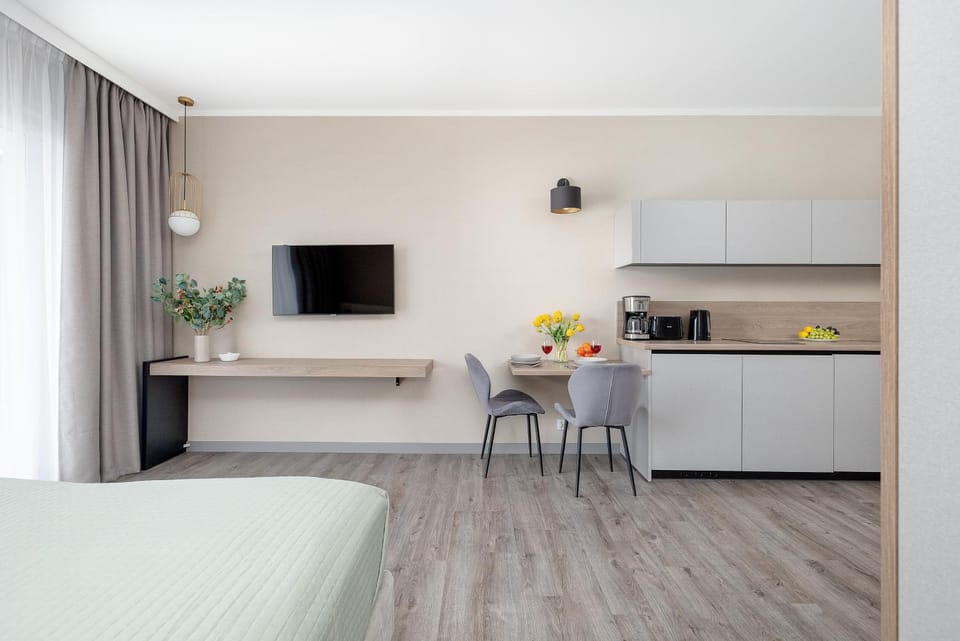 Bed, TV and multimedia, Kitchen or kitchenette, Dining area