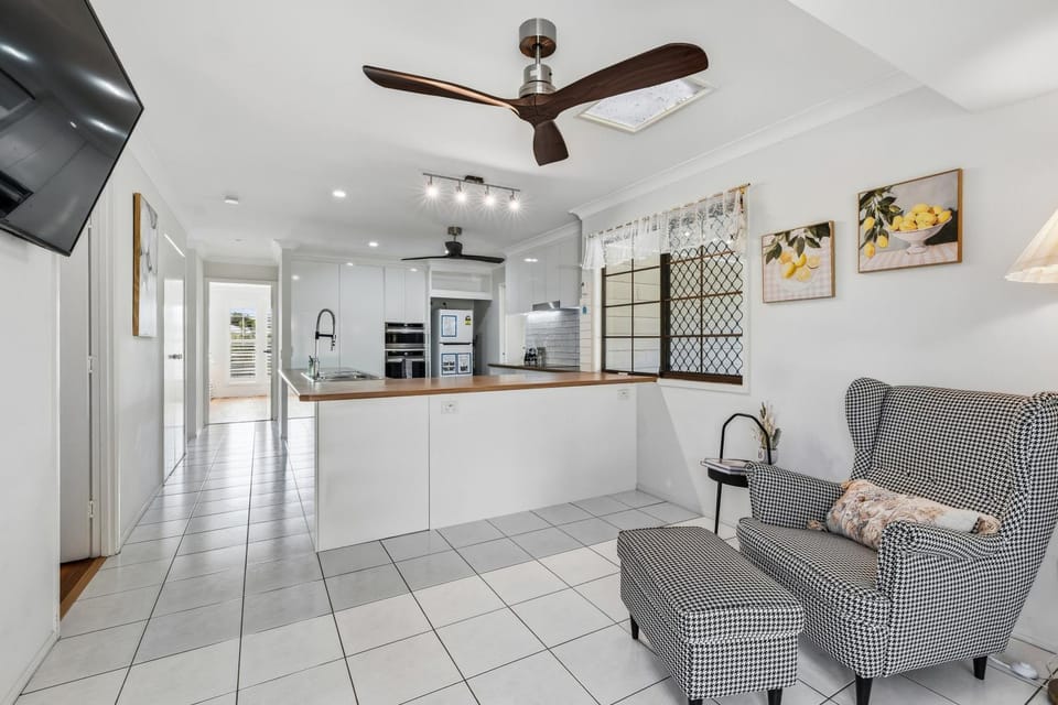 Daisy Hill Family Residence Near Schools Villa in Brisbane