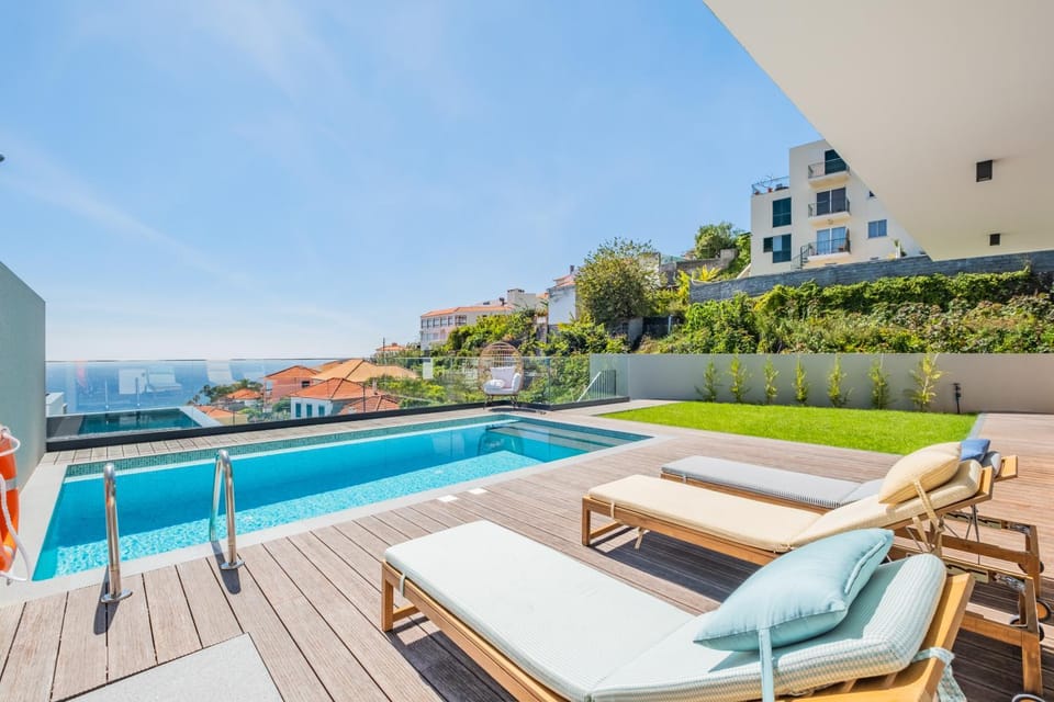 Art House - By Wehost House in Funchal