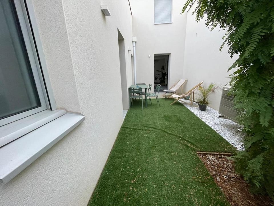 Modern house with terrace Professional comfort Apartment in Villeurbanne