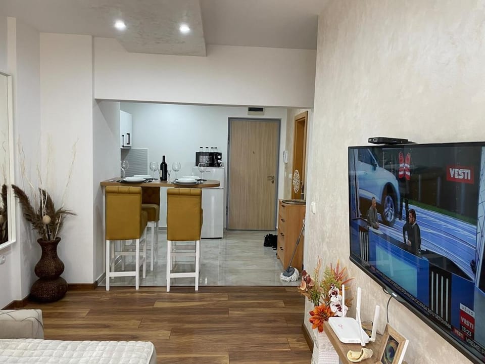 TV and multimedia, Kitchen or kitchenette, Dining area, minibar