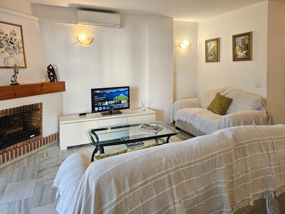 Communal lounge/ TV room, Living room