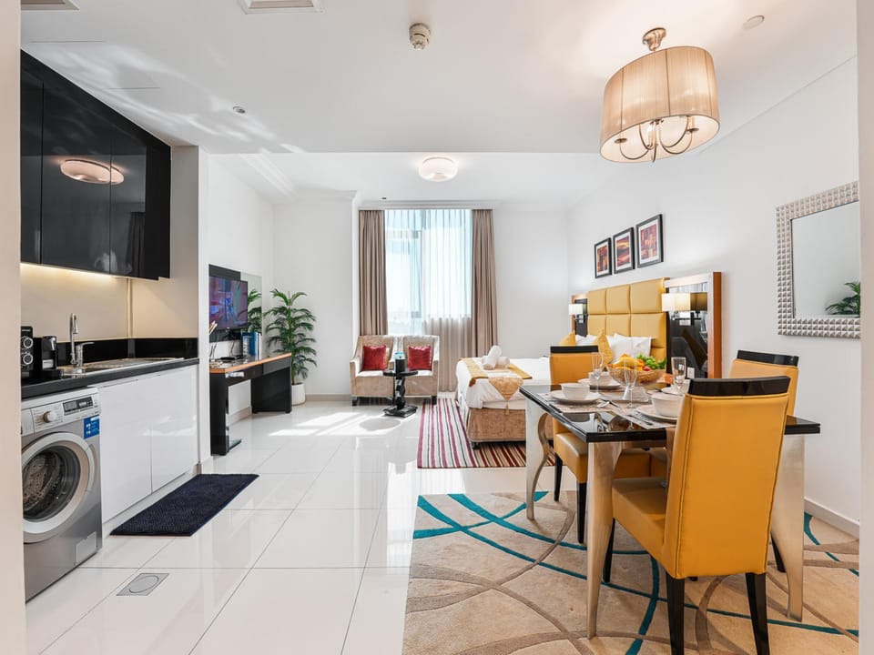Kitchen or kitchenette, Living room, Dining area
