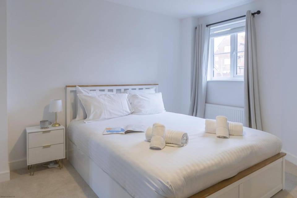 Property building, Bed, Bedroom, towels