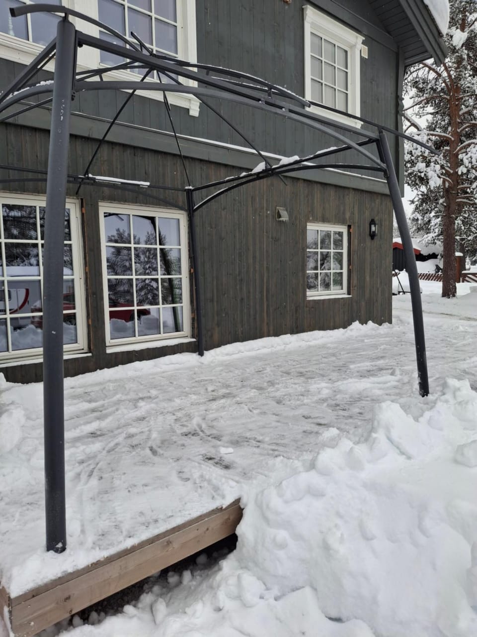 Property building, Day, Winter
