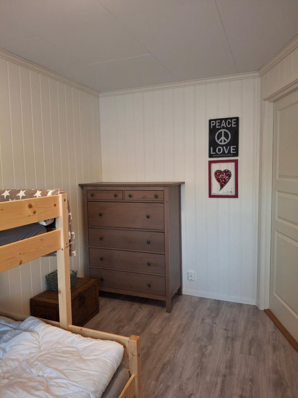 Bedroom, bunk bed