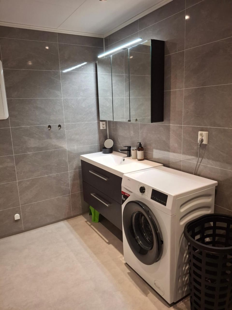 Bathroom, washing machine