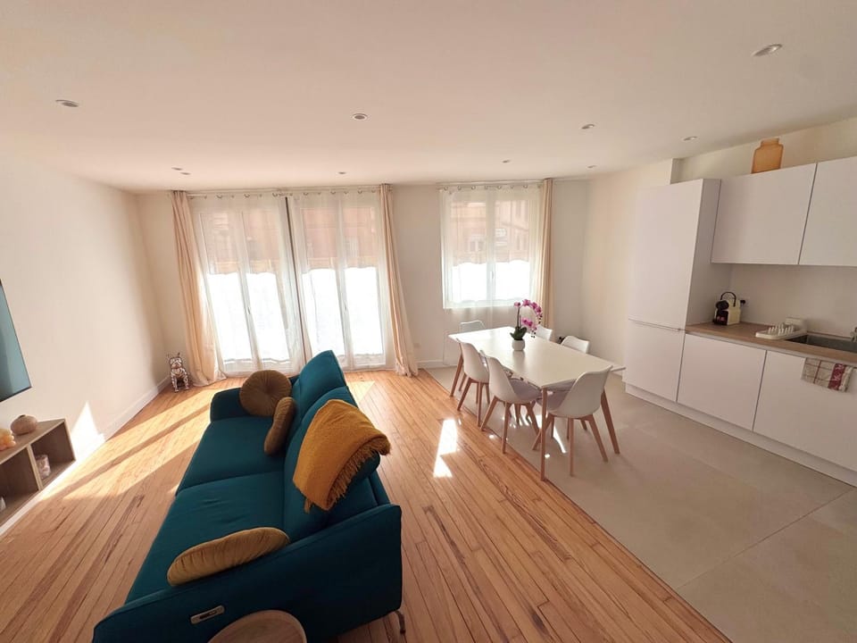 Living room, Dining area