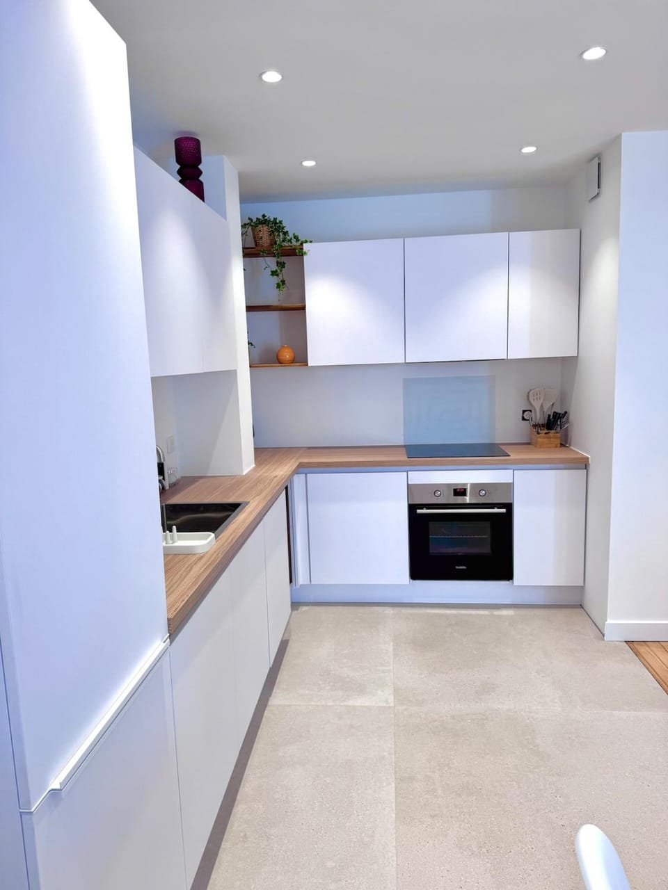 Kitchen or kitchenette, oven, stove