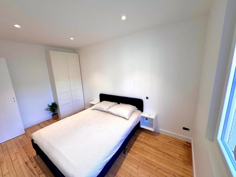 Bed, Photo of the whole room, Bedroom, wardrobe