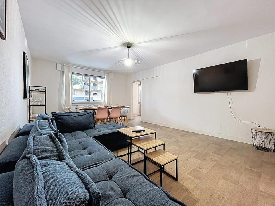 Le Carnot - Spacieux appartement pour 8 personnes - Proche Gare Apartment in Narbonne