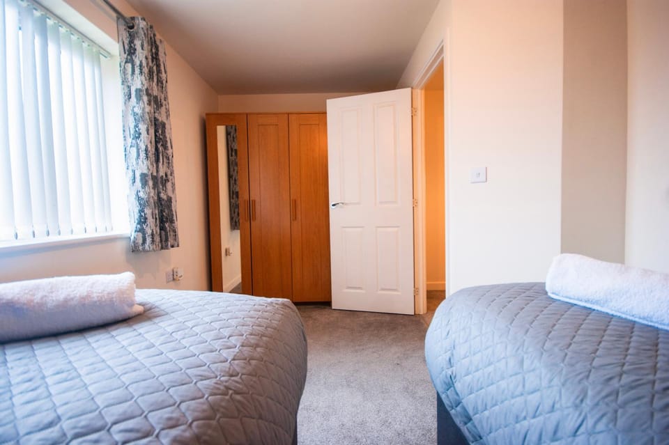 Spacious Luxurious Serviced Accommodation 2 House in Coventry