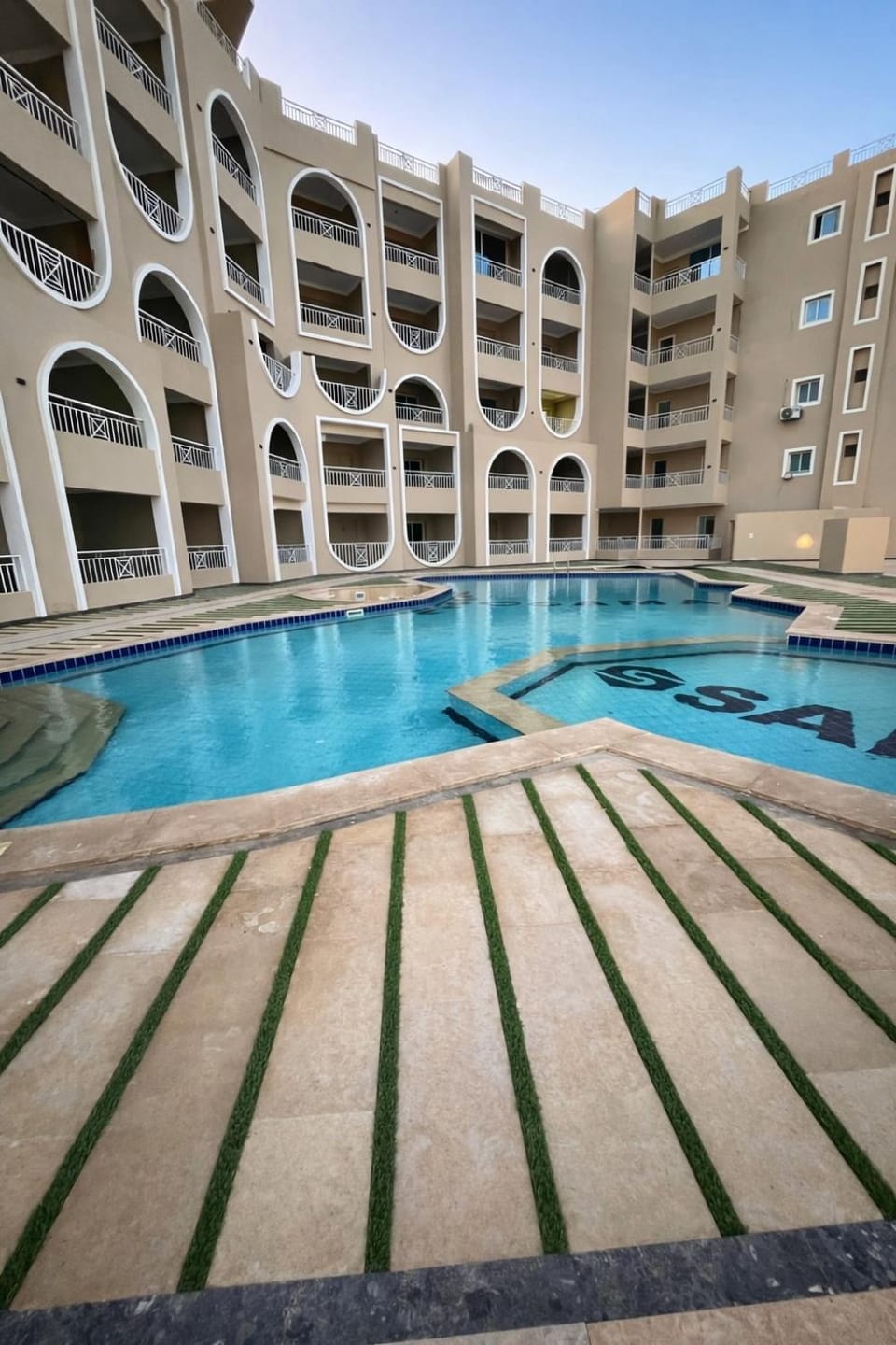 Luxury Sea View Apt near Beach - 2 Pools - Balcony Apartment in Hurghada